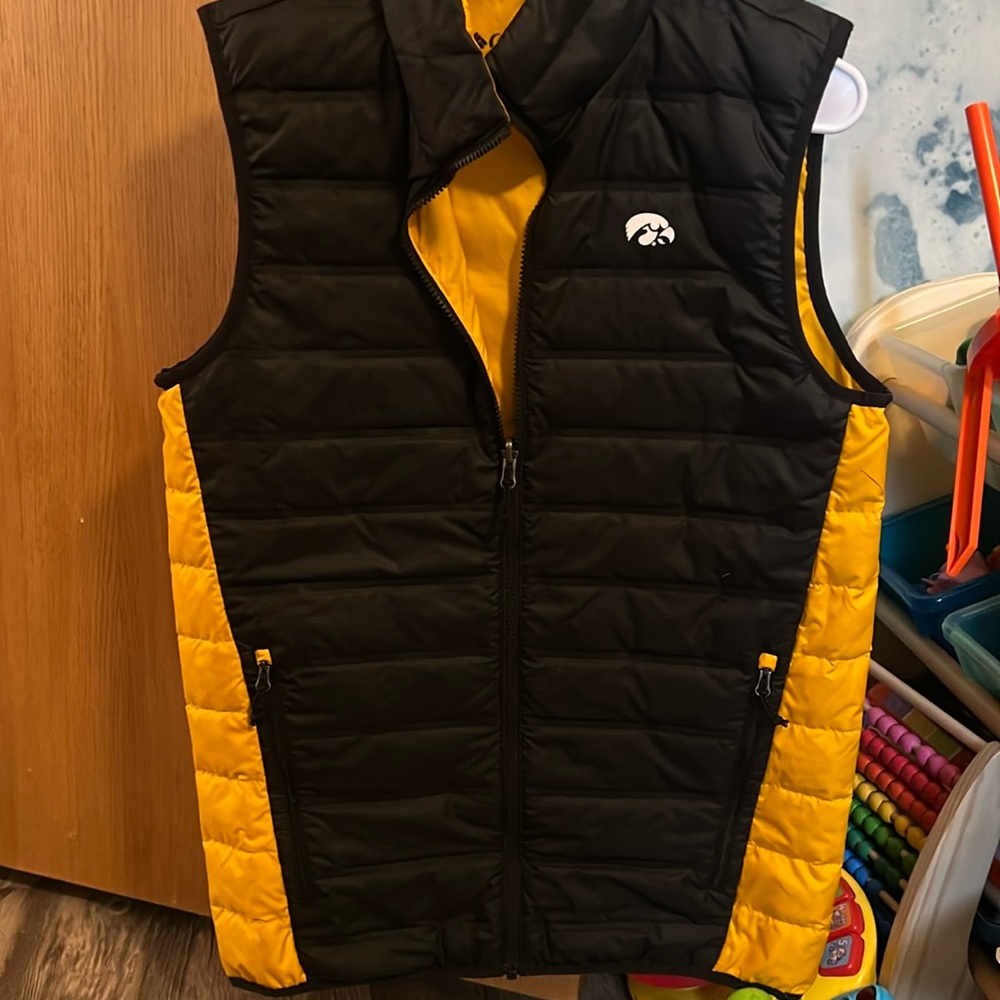Size S Iowa Hawkeye Columbia Vest